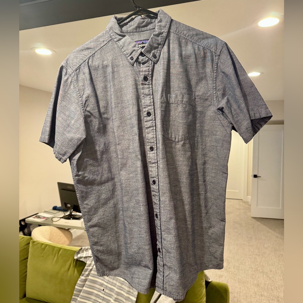 Patagonia Men's Blue short sleeve Button Down Shirt